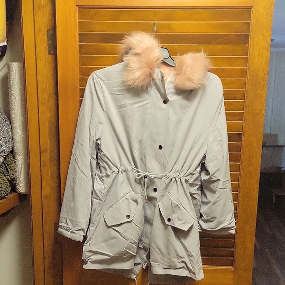 Women's Gray Coat Pink Fur Trim 23" Underarm x 24: Hip x 29" Shoulder/Hem 2xl - Picture 1 of 11